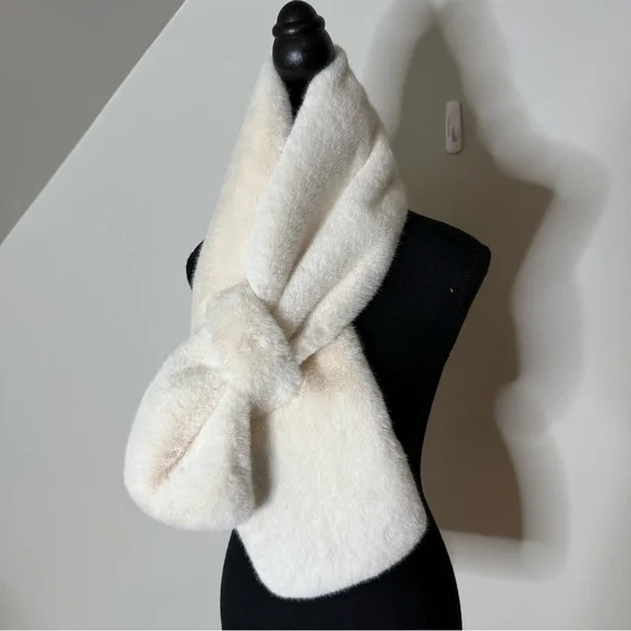 LOVE & LORE Cream White Faux Fur Scarf Stole Wrap Satin Lining - Picture 6 of 10